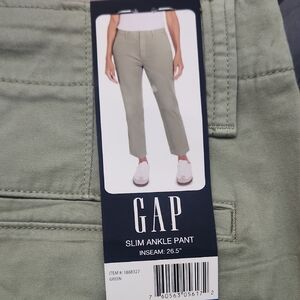 GAP Ankle Pants in Soft Green